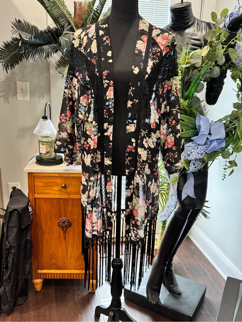Floral Miss Me Black Lace-Trim Kimono Robe with Fringe